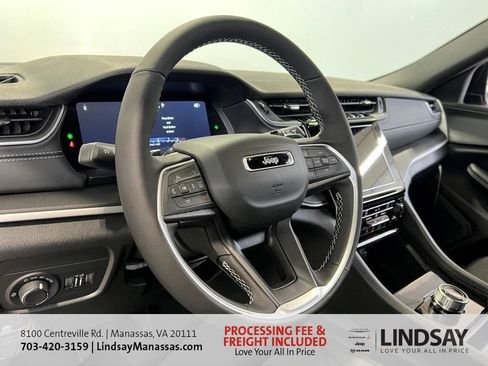 New 2025 Jeep Grand Cherokee Altitude AWD/4WD image 24