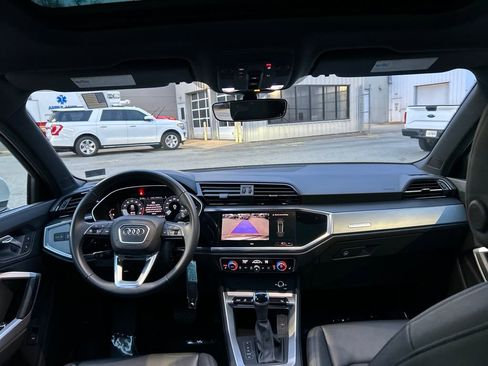 Used 2025 Audi Q3 2.0T Premium image 24