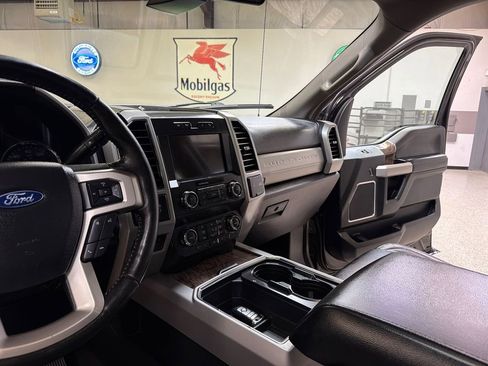 Used 2019 Ford F250 Lariat w/ Lariat Ultimate Package AWD/4WD image 28