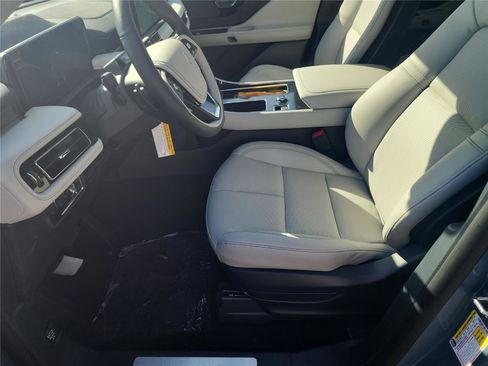 New 2026 Lincoln Aviator Premiere image 13