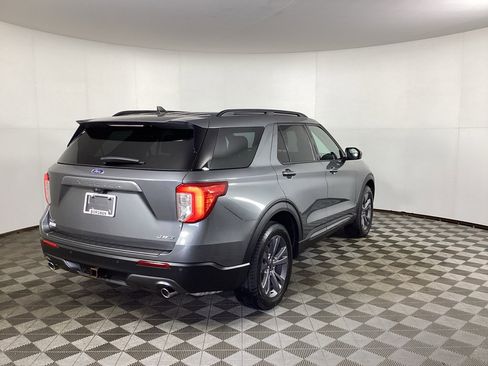 Used 2023 Ford Explorer XLT w/ Equipment Group 202A AWD/4WD image 2