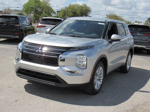 New 2026 Mitsubishi Outlander ES FWD image 7