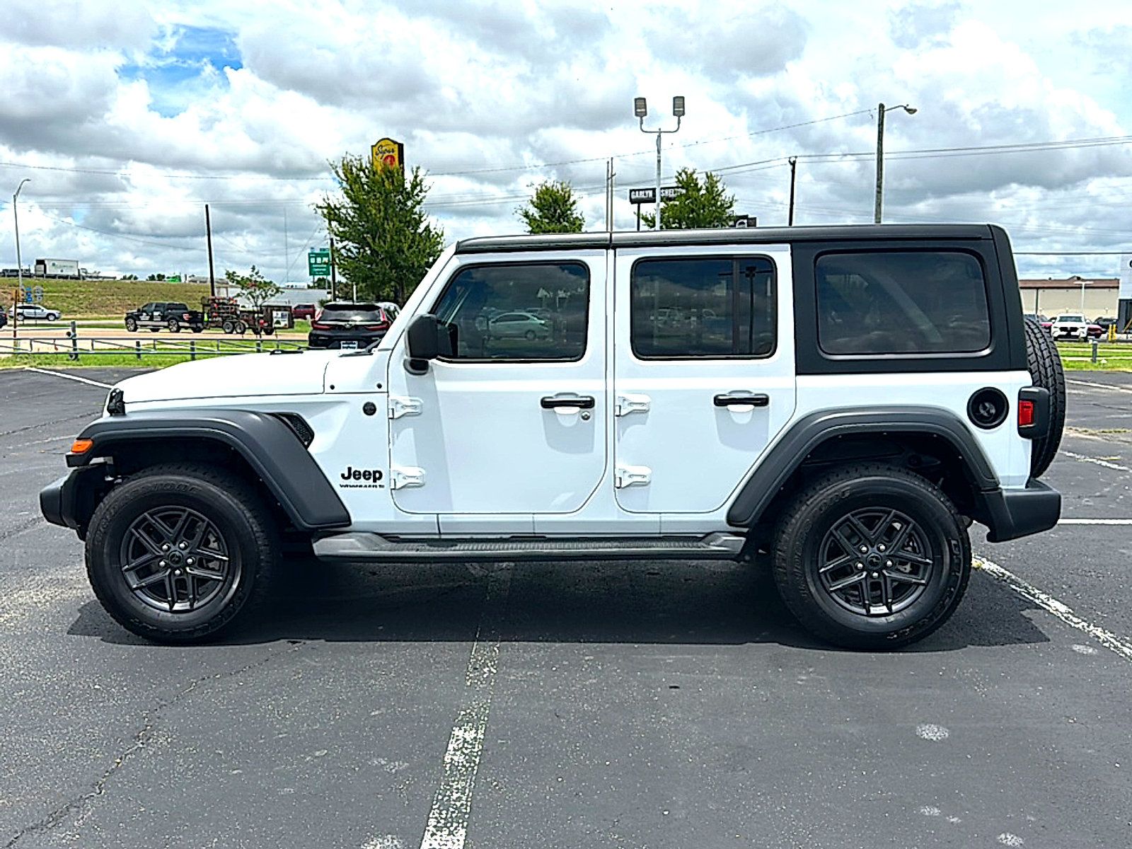 Used 2024 Jeep Wrangler Unlimited Sport AWD/4WD image 5