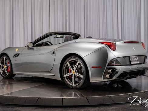 Used 2014 Ferrari California image 18