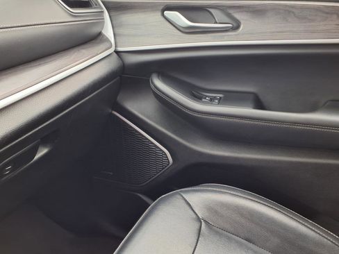 Certified 2022 Jeep Grand Cherokee L Limited image 25