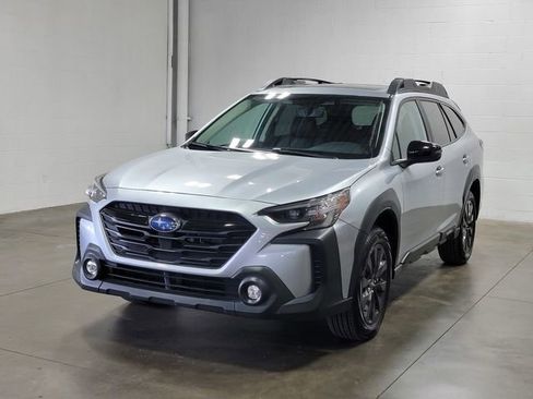 Used 2025 Subaru Outback Onyx Edition AWD/4WD image 2