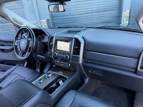 Used 2019 Ford Expedition Platinum image 13