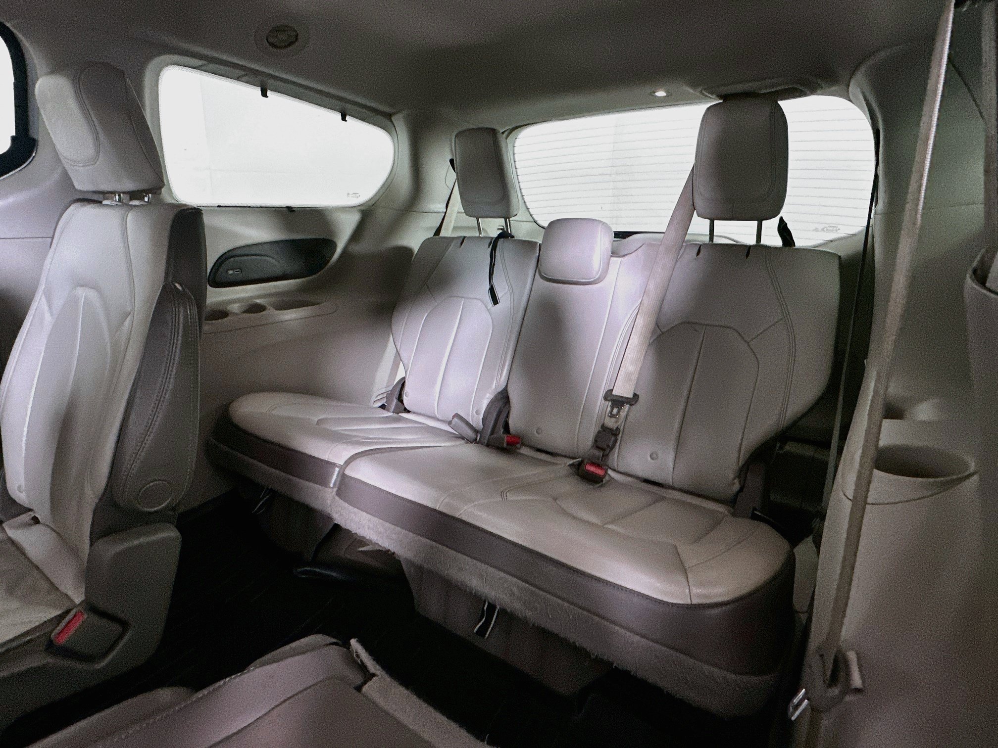 Used 2017 Chrysler Pacifica Touring-L w/ 13 Speaker Alpine Sound Group FWD image 27
