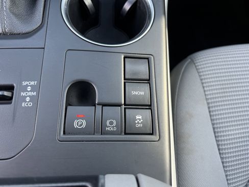 Used 2023 Toyota Highlander L image 25