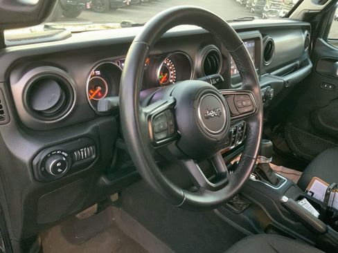 Used 2022 Jeep Gladiator Willys image 13