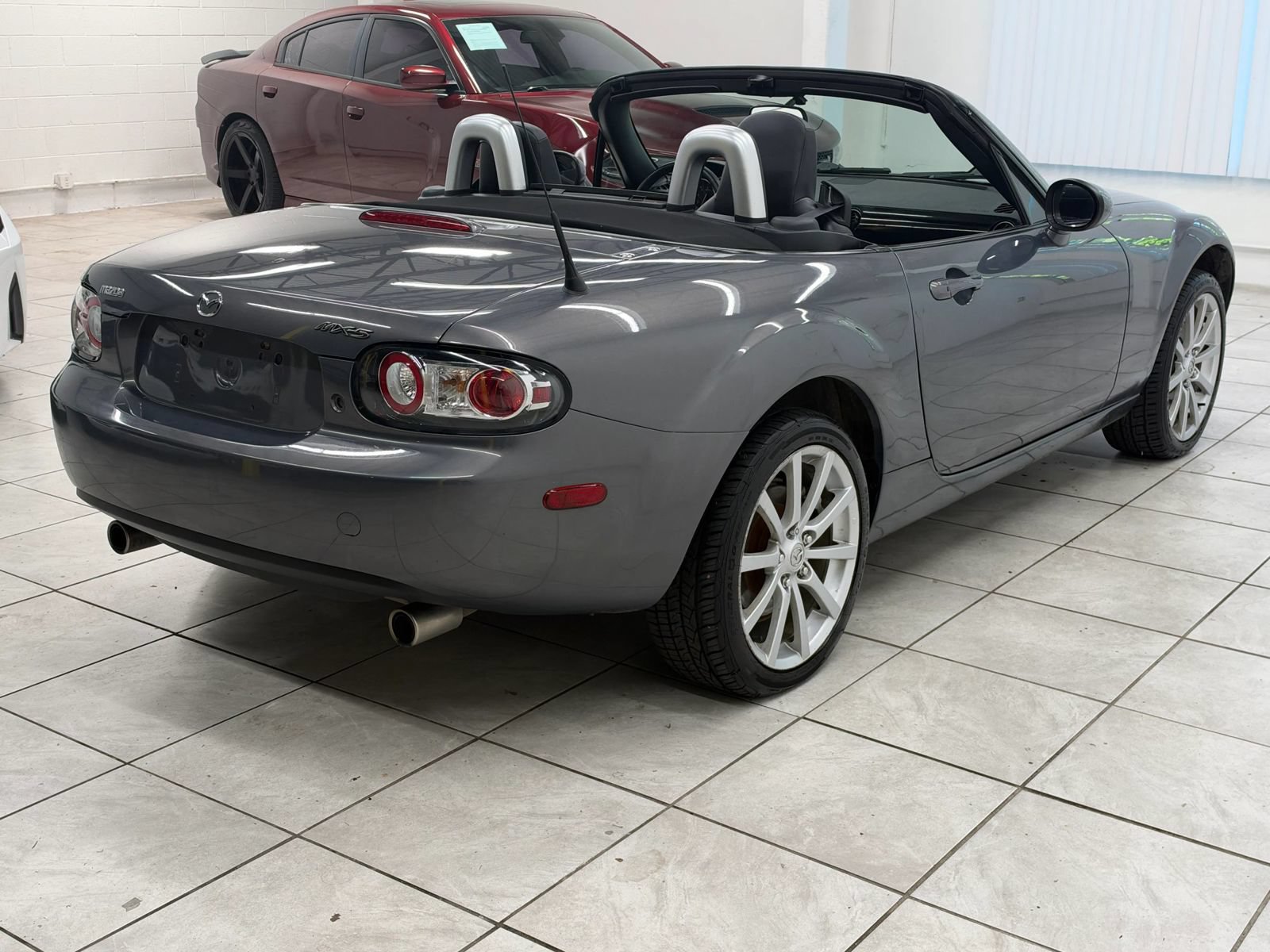 Used 2007 MAZDA MX-5 Miata Grand Touring w/ Premium Pkg RWD image 9
