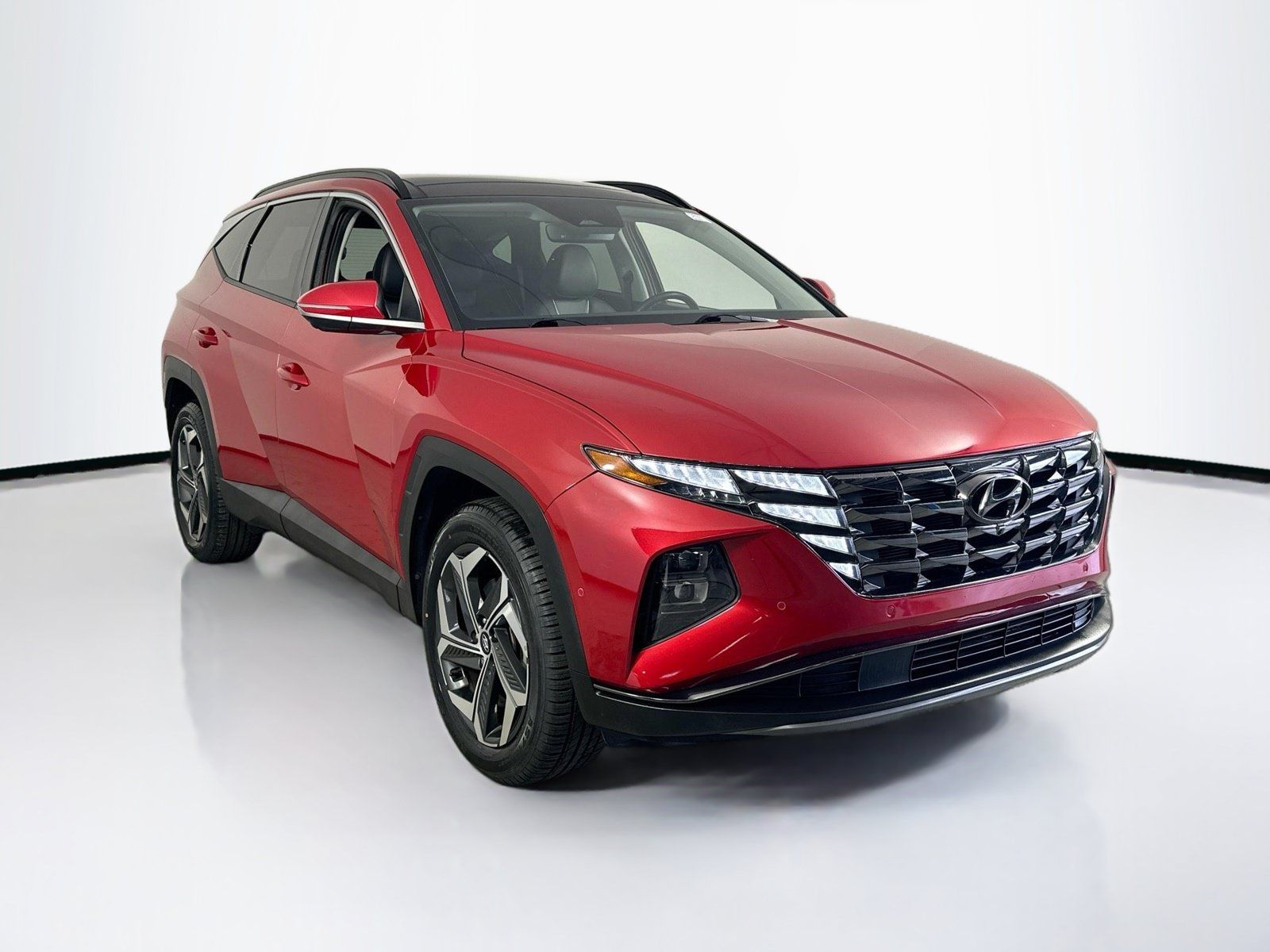 Used 2023 Hyundai Tucson Limited w/ Cargo Package AWD/4WD image 3