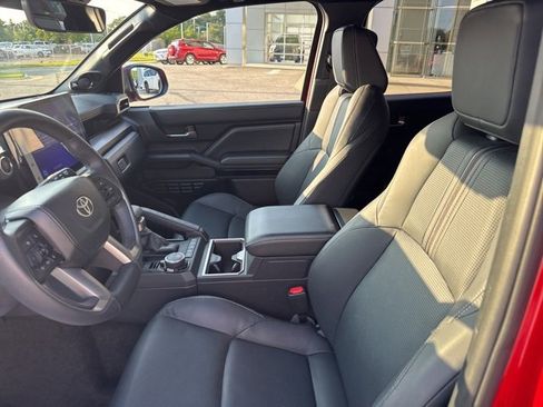 Used 2025 Toyota 4Runner Limited image 13