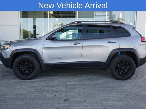 Used 2019 Jeep Cherokee Trailhawk AWD/4WD image 5