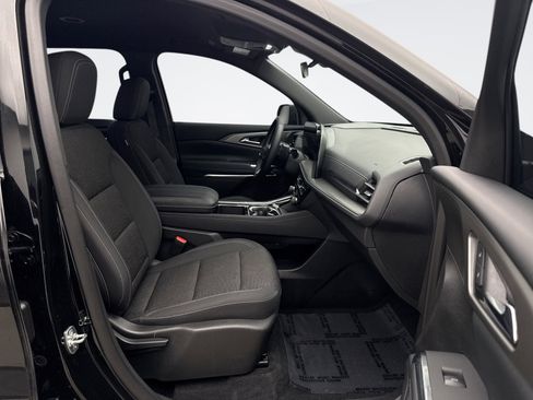 Used 2025 Chevrolet Traverse LT w/ Driver Confidence Package FWD image 17
