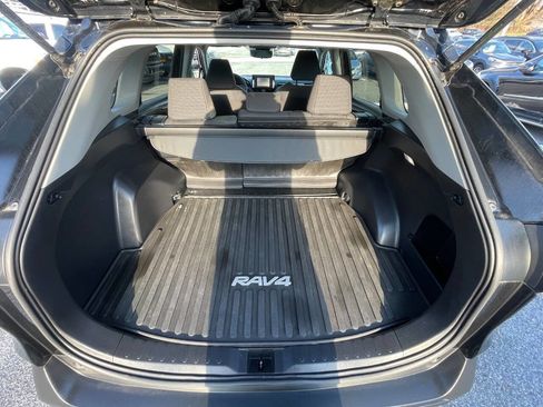 Used 2022 Toyota RAV4 LE image 40