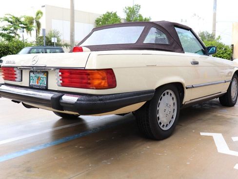 Used 1987 Mercedes-Benz 560 SL image 6