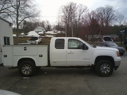 Used 2013 GMC Sierra 2500 SLT w/ Suspension Package, Off-Road AWD/4WD image 4