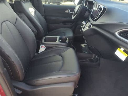 New 2026 Chrysler Pacifica Select image 22