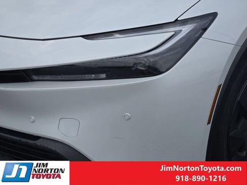 Used 2025 Toyota Prius LE FWD image 10