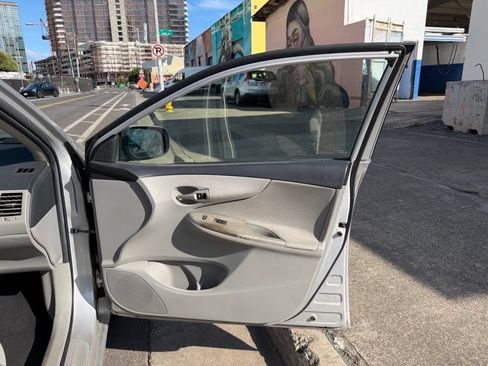 Used 2012 Toyota Corolla LE FWD image 8