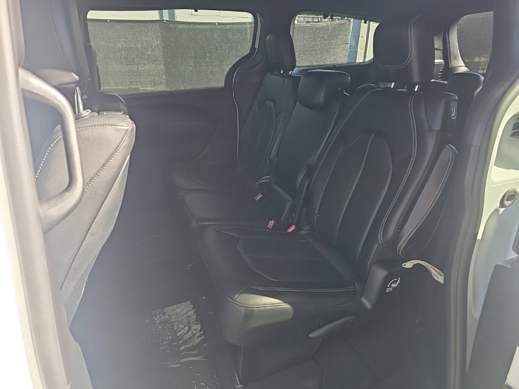 Used 2019 Chrysler Pacifica Touring-L Plus w/ S Appearance Package FWD image 38