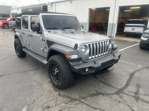 Used 2020 Jeep Wrangler Unlimited Sport AWD/4WD image 2