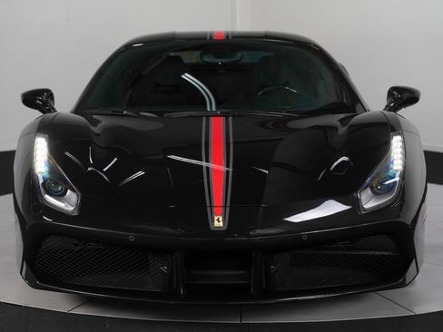 Used 2017 Ferrari 488 GTB RWD image 10