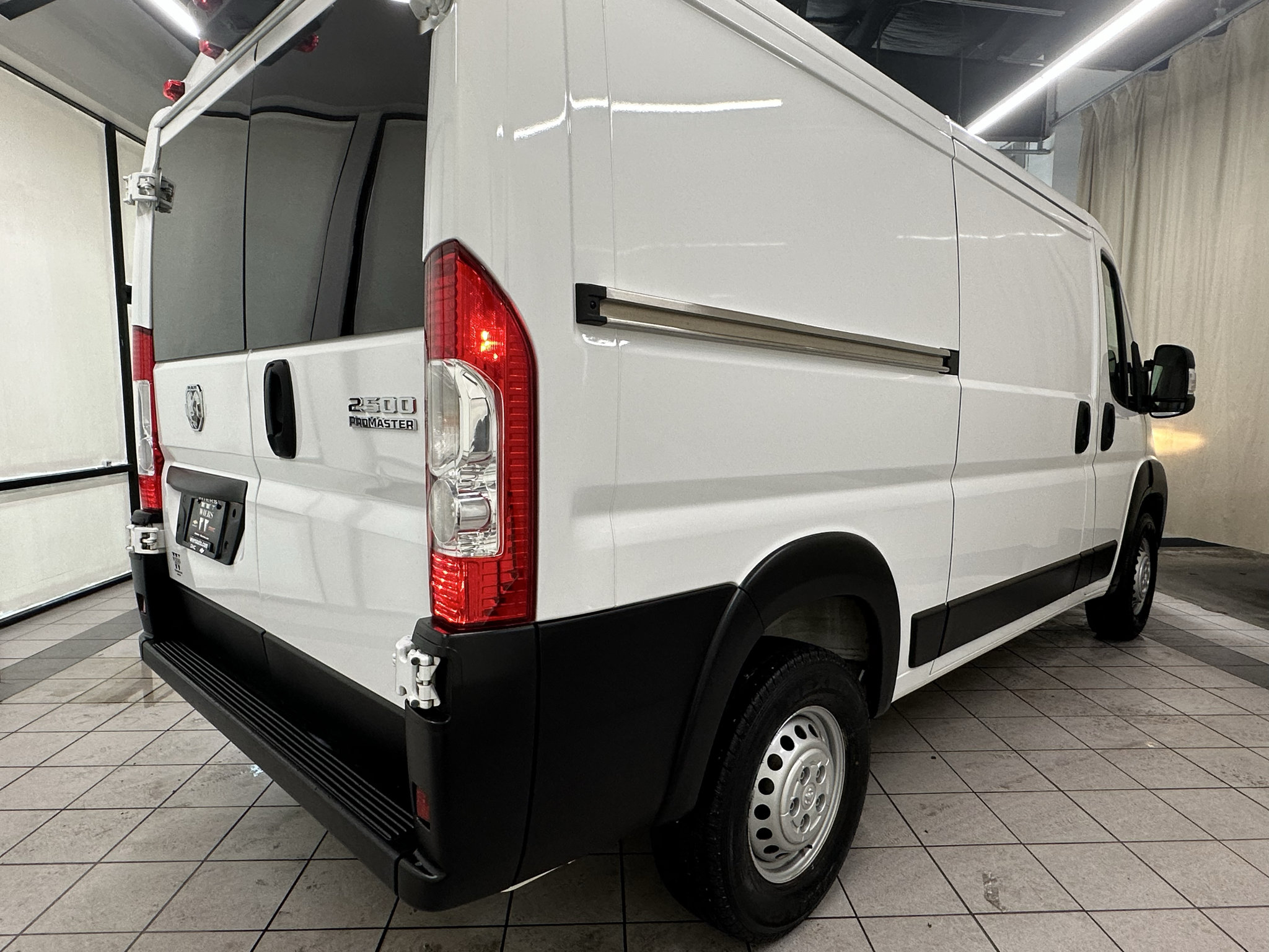 Used 2025 RAM ProMaster 2500 w/ U-Haul Equipment Group FWD image 5