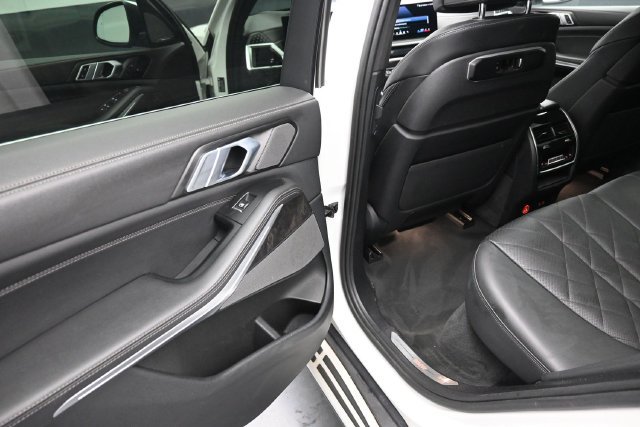 Used 2024 BMW X5 xDrive40i AWD/4WD image 19