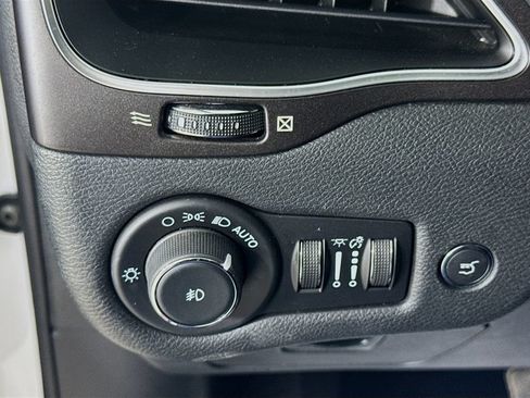 Used 2022 Jeep Cherokee Trailhawk w/ Sun, Sound & Nav Group AWD/4WD image 10