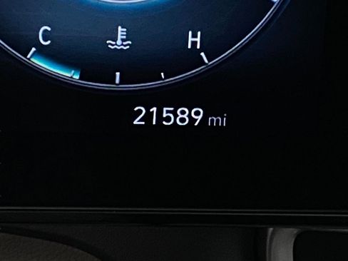 Certified 2025 Hyundai Elantra SEL image 18