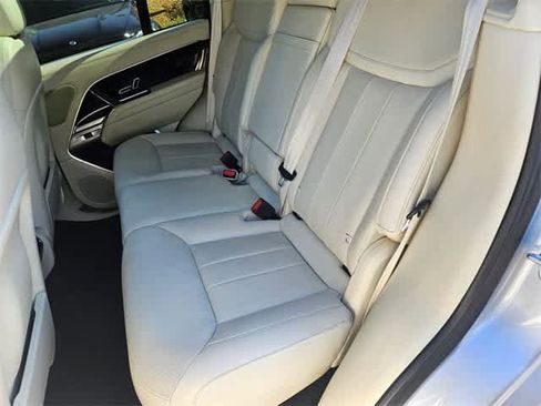 Used 2023 Land Rover Range Rover SE image 20