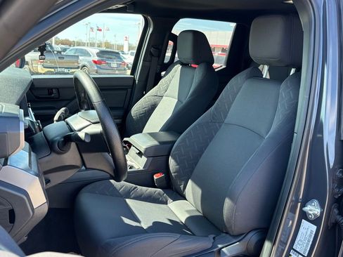 Used 2025 Toyota Tacoma SR5 image 7