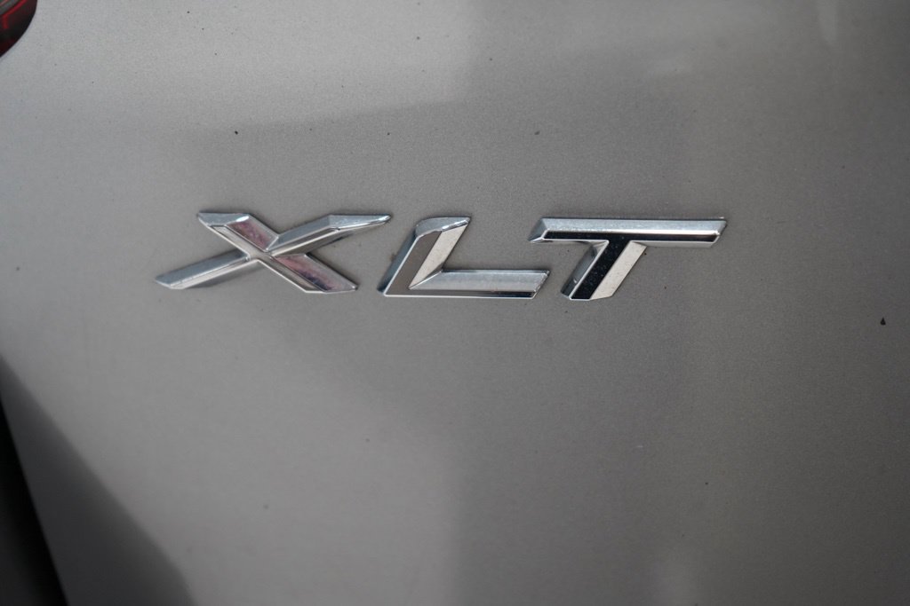 Used 2024 Ford Explorer XLT w/ Equipment Group 202A AWD/4WD image 12