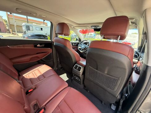 Used 2017 Kia Sorento SX FWD image 19