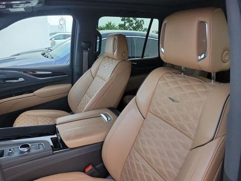 Certified 2024 Cadillac Escalade Sport AWD/4WD image 10
