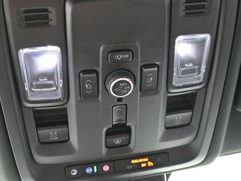 Used 2025 GMC Yukon Denali Ultimate AWD/4WD image 29