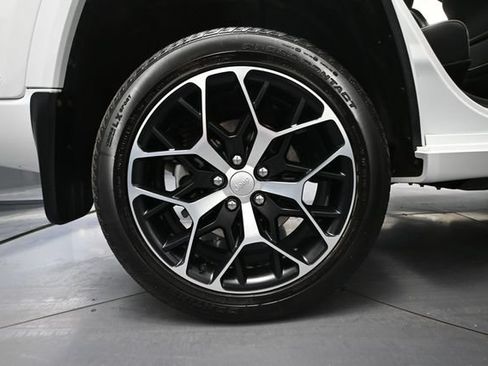 Used 2023 Jeep Grand Cherokee Summit AWD/4WD image 16