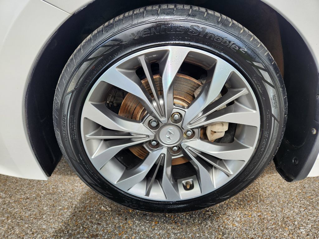 Used 2013 Hyundai Azera w/ Technology Pkg FWD image 14