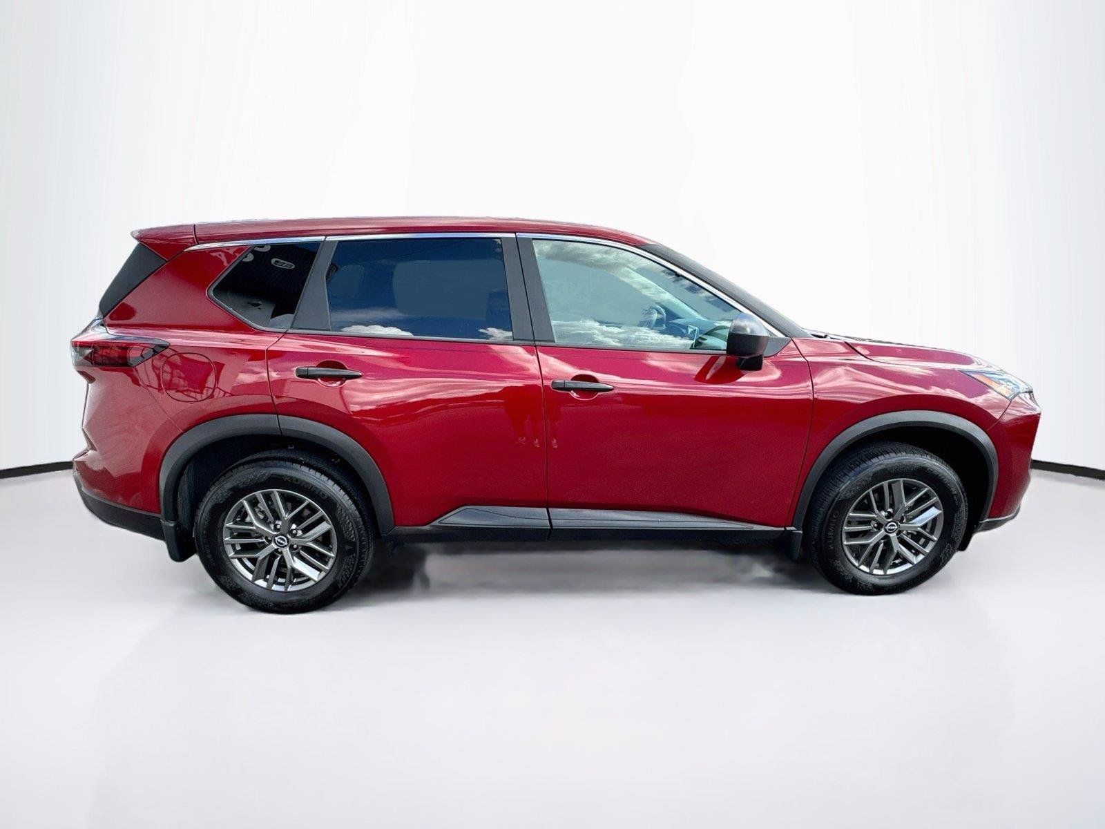 Used 2025 Nissan Rogue S FWD image 6