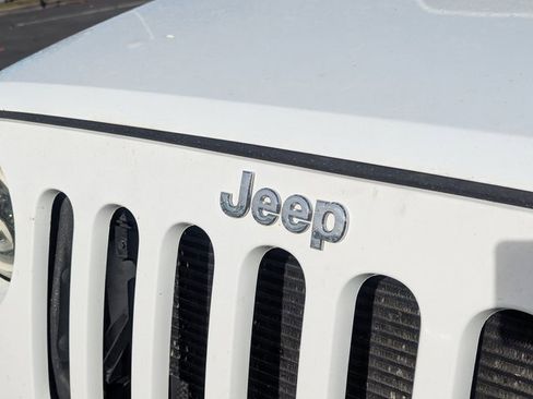 Used 2014 Jeep Wrangler Unlimited Rubicon w/ Connectivity Group image 10