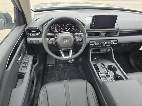 New 2025 Honda Pilot Touring image 28