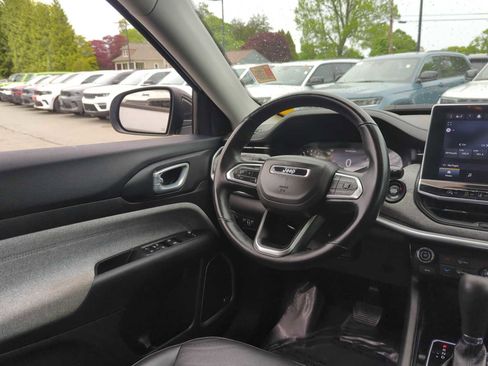 Used 2022 Jeep Compass Latitude w/ Sun and Sound Group AWD/4WD image 29