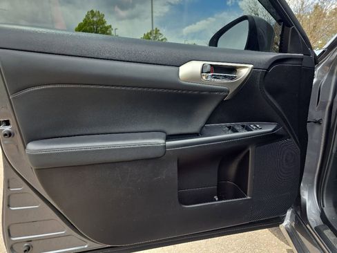 Used 2017 Lexus CT 200h FWD image 10