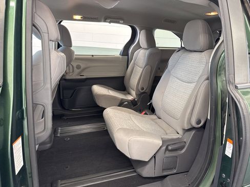 Certified 2021 Toyota Sienna LE image 38