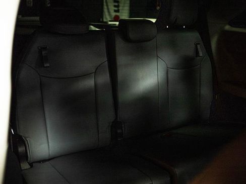 Used 2023 Toyota Sienna XLE FWD image 12