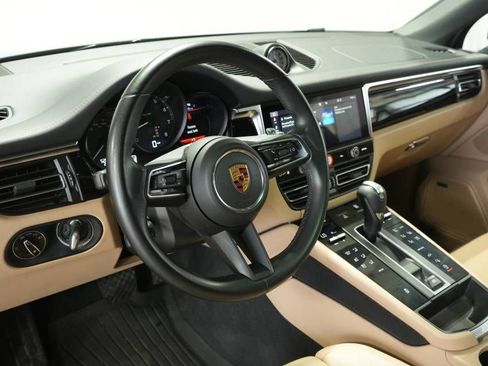 Certified 2022 Porsche Macan AWD/4WD image 4