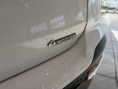 Used 2024 Volkswagen Taos SE w/ Panoramic Sunroof Package image 7