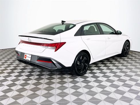 Used 2026 Hyundai Elantra SEL FWD image 10